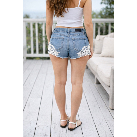 Celebrity Pink Lace Trim Denim Shorts Size 7 Western Boho Chic Festival Y2K GUC - Picture 2 of 6